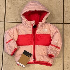 North Face 550 Pink Infant Hooded Jacket NWT 6-12 Months.  Sherpa lined